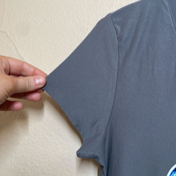 No Boundaries women's M(7-9) t-shirt gray "Heart" on front v-neck short sleeve - Picture 5 of 11